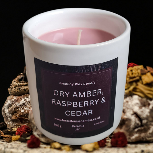 WHITE CERAMIC CANDLE - DRY AMBER, RASPBERRY & CEDAR