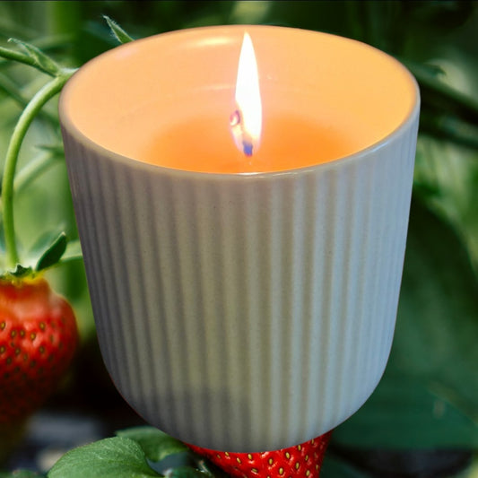 SAGE RIBBED CERAMIC CANDLE - WILD STRAWBERRY LEAF